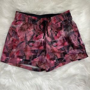 Lululemon Spring Breakaway Short sz 8 Mid Rise Sun Daze Multipink